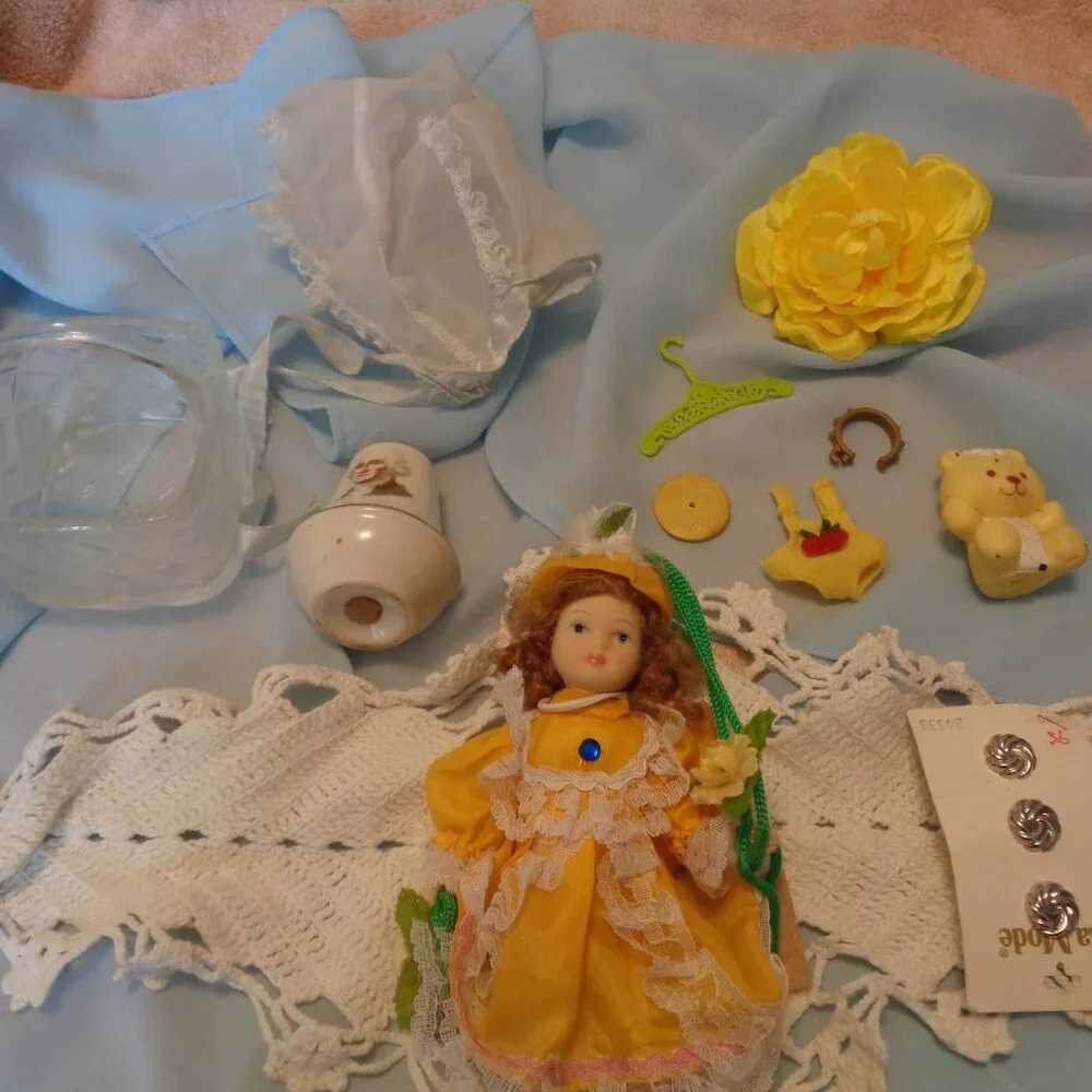 DOLLIE GLASS BASKET WASHINGTON SALT DOILY DODADS ETC LOT